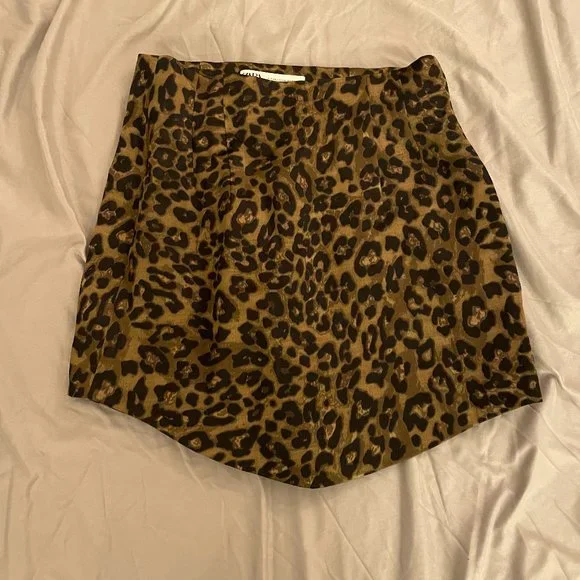 ZARA leopard print, satin mini skirt in size XS